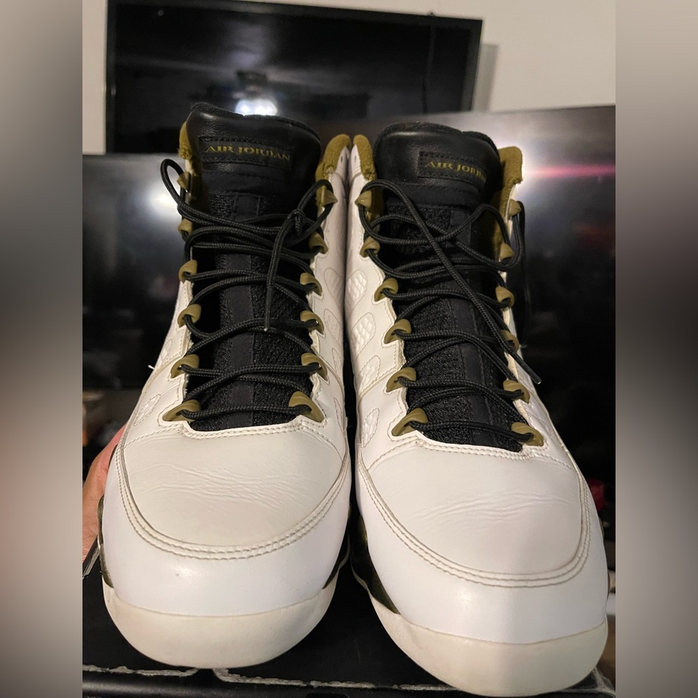 2015 Air Jordan 9 Retro 'Statue'  Jordan White and Black Sneakers Sleek Design